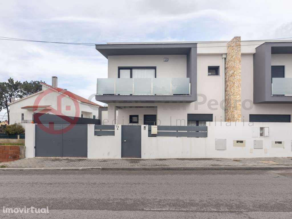 Moradia Geminada T4 SemiNova em Fernão Ferro - Grande imagem: 2/55