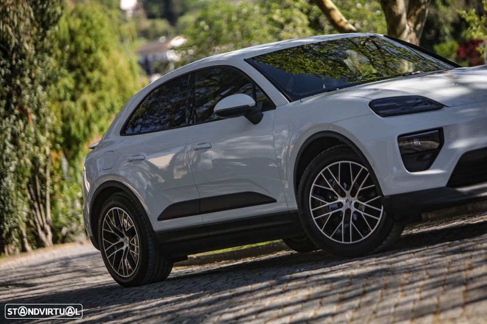 Porsche Macan Electric 4 - 13
