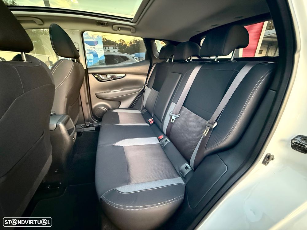 Nissan Qashqai 1.5 dCi N-Connecta J18 - 12