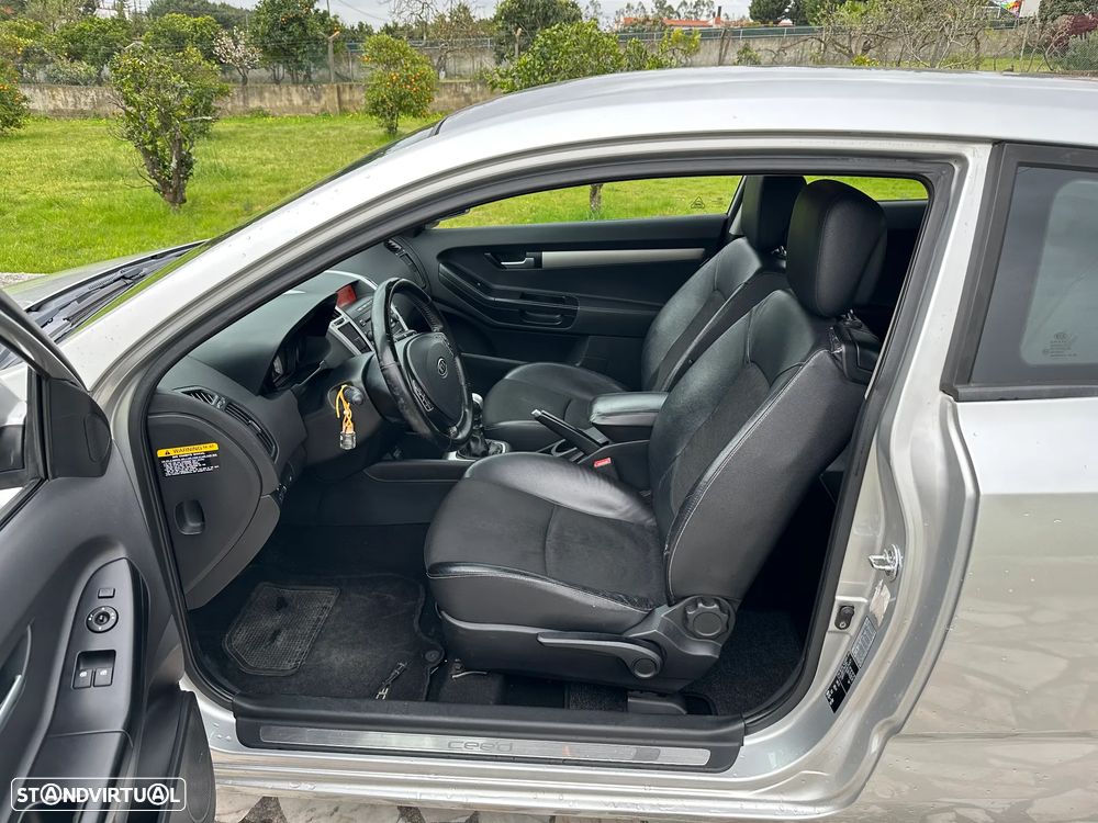 Kia Ceed S Coupé 1.6 CRDi TX - 17