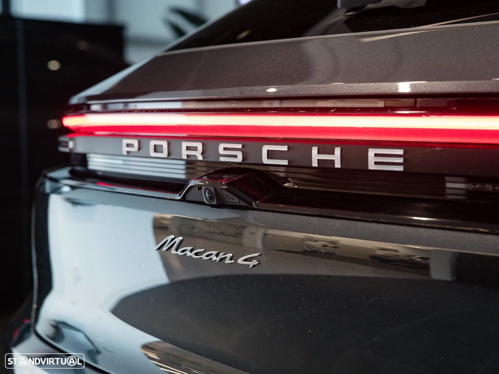 Porsche Macan Electric 4 - 17