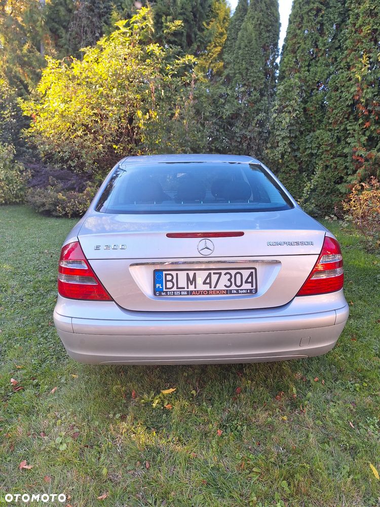 Mercedes-Benz E-Class 2004 photo 5
