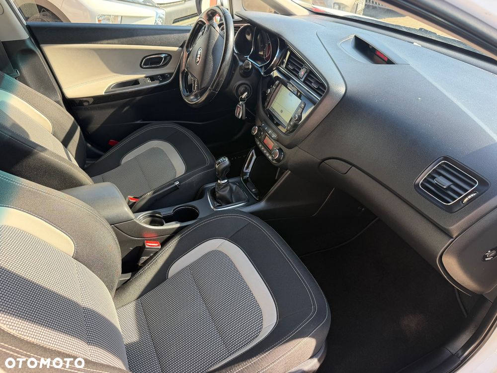 Kia Ceed 1.4 CVVT Dream Team Edition - 17