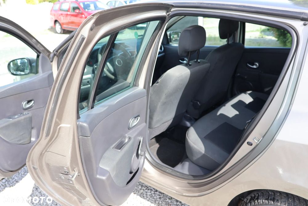 Renault Clio 1.2 16V Dwudziestka - 10