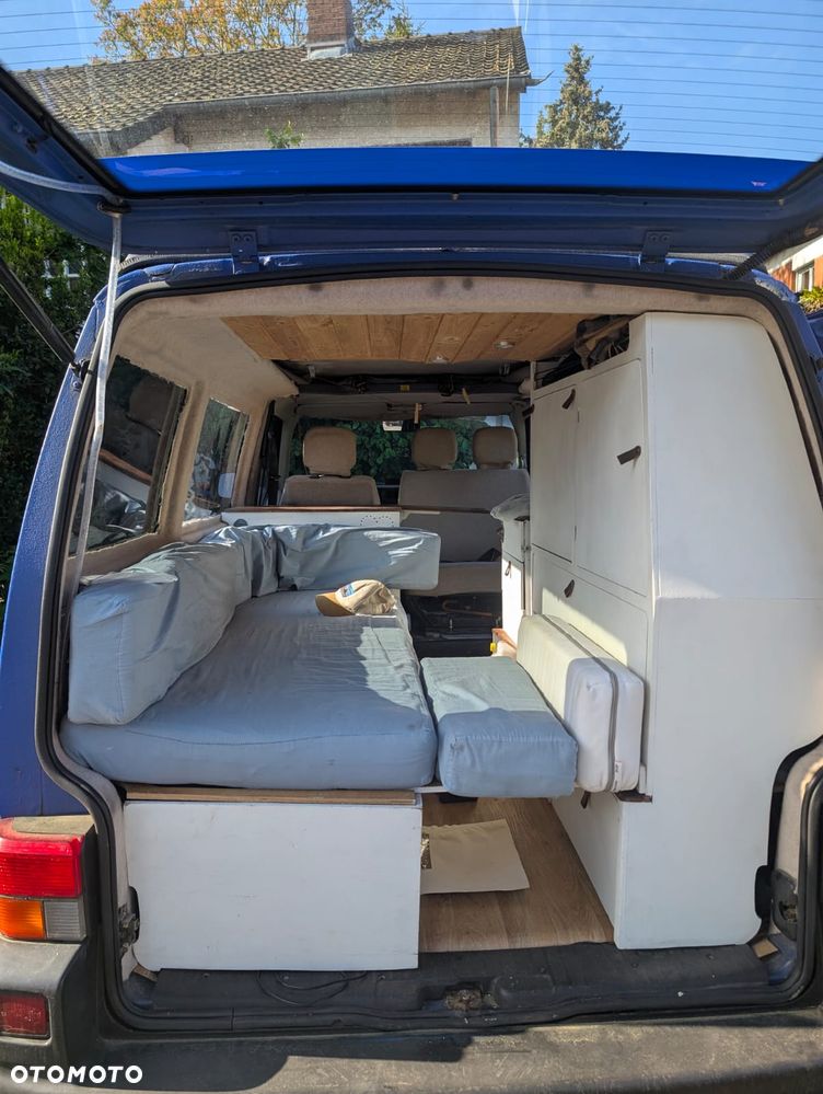 Volkswagen Transporter - 1