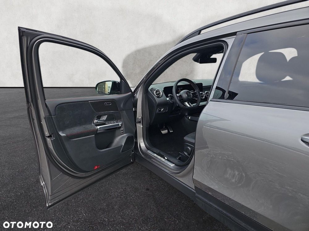 Mercedes-Benz GLB - 10