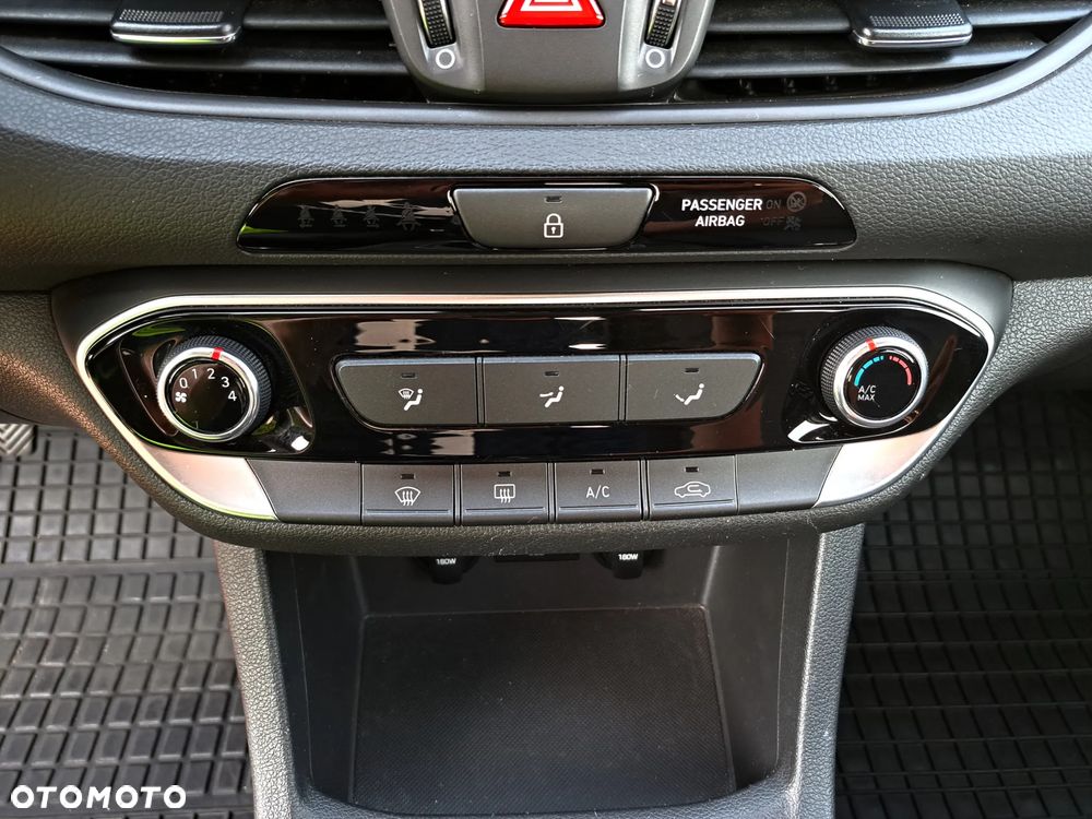 Hyundai i30 1.5 DPI Classic + - 29