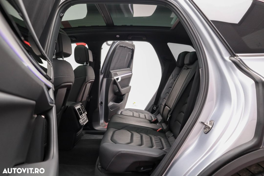 Volkswagen Touareg - 24