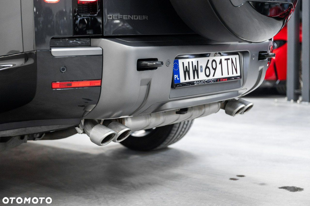 Land Rover Defender - 17