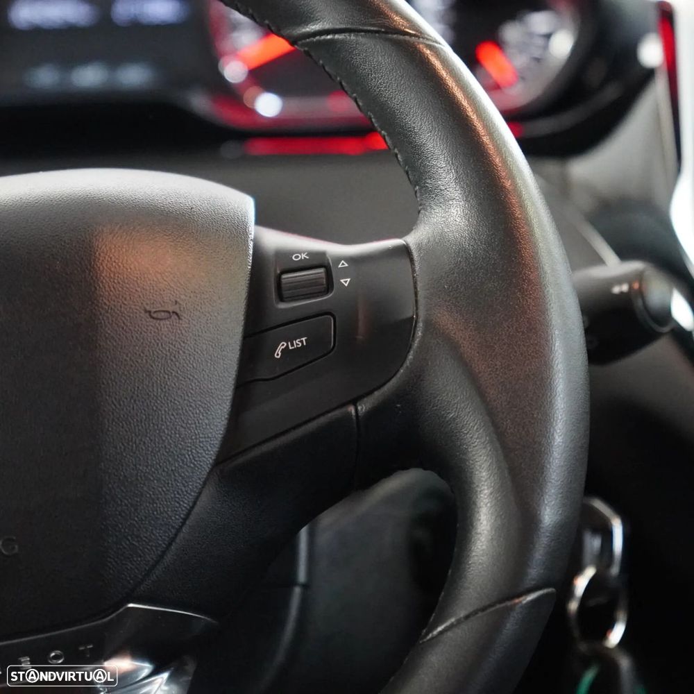 Peugeot 208 1.2 PureTech Style - 20