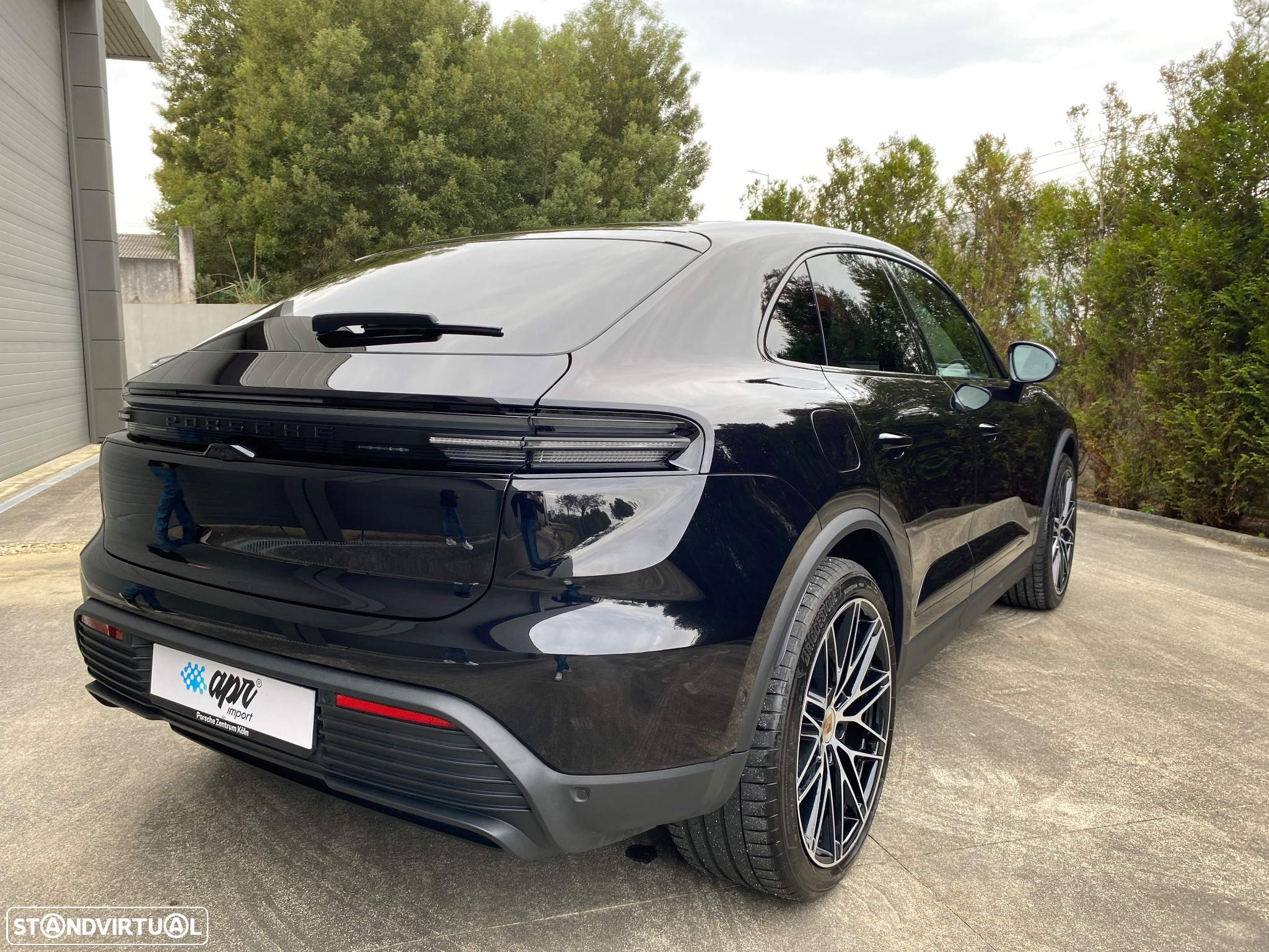 Porsche Macan Electric 4 - 5