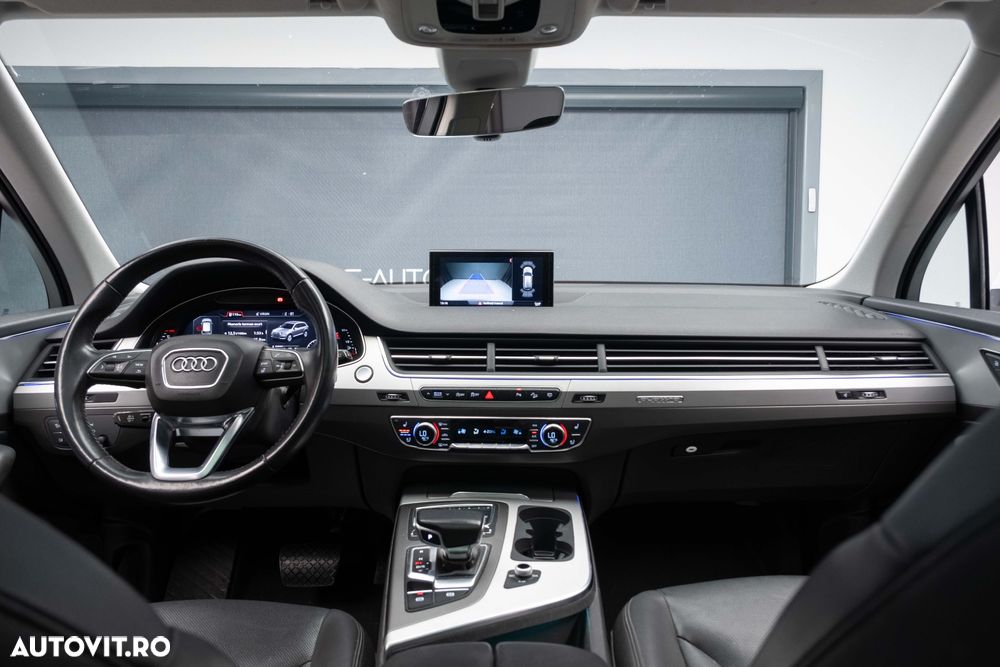 Audi Q7 ver-25t-awd-chequered-flag - 32