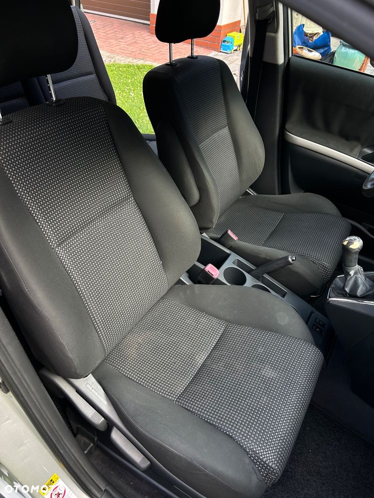 Toyota Corolla Verso 2.2 D-4D X + NAVI 7os - 12