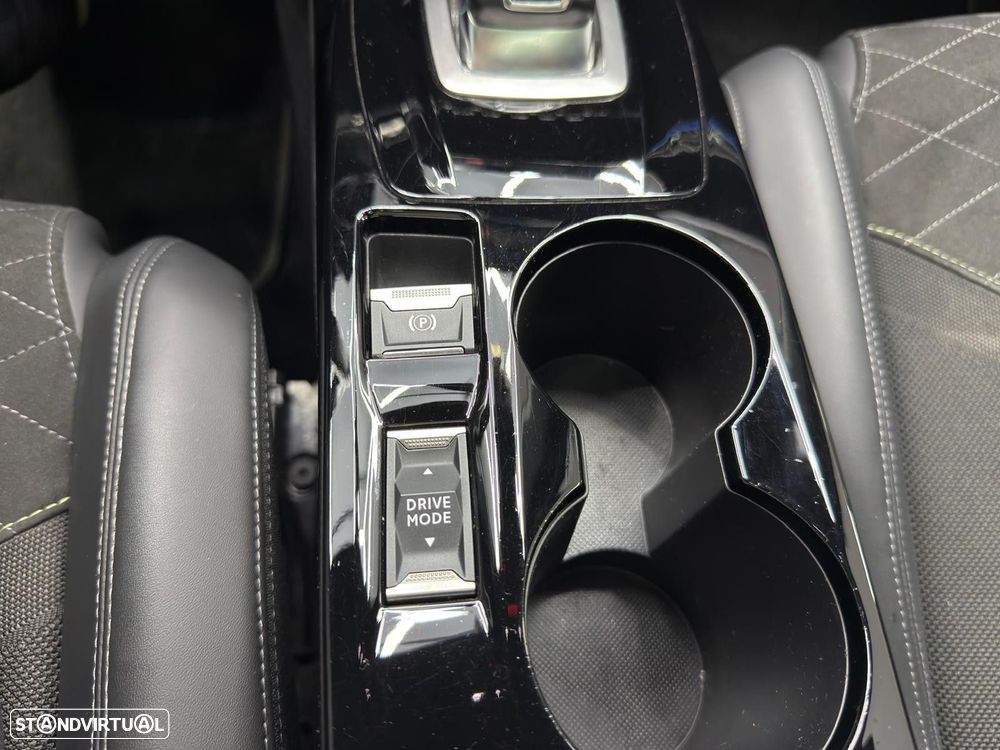 Peugeot 2008 1.2 PureTech GT Line EAT8 - 33