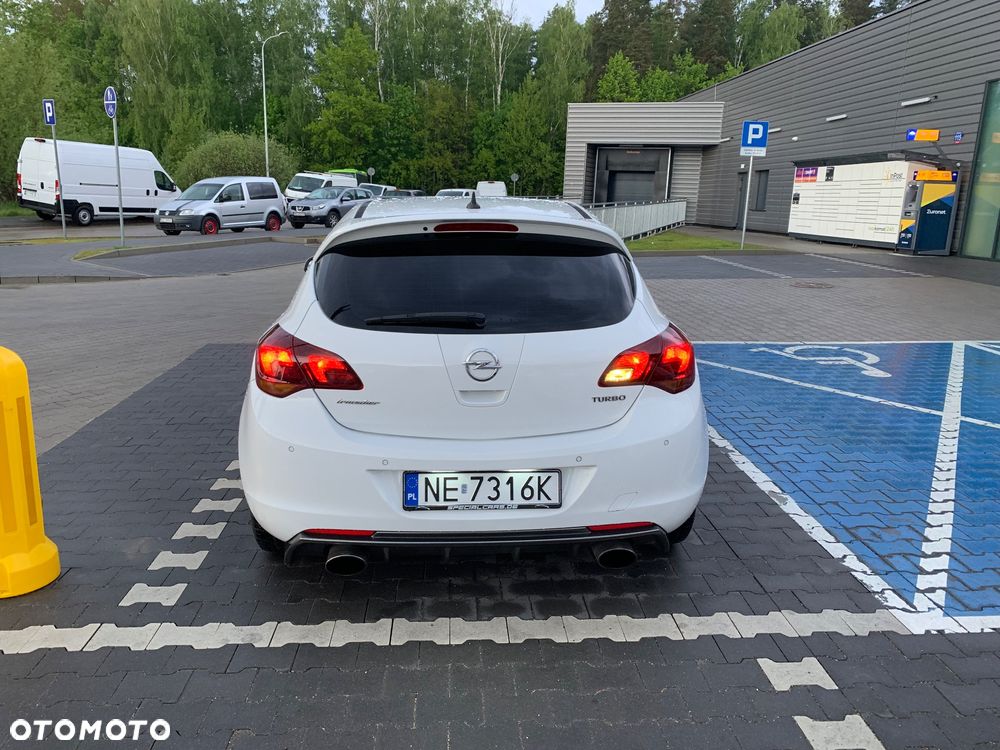 Opel Astra 1.6 Turbo - 11