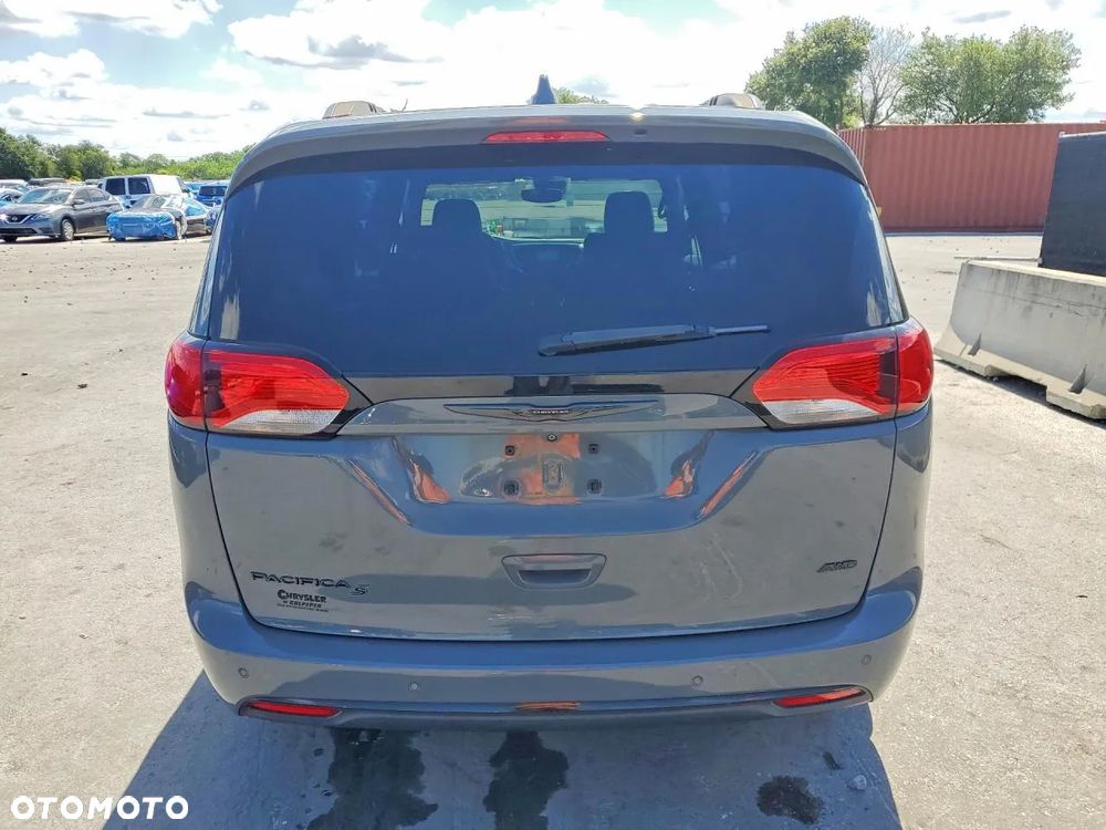 Chrysler Pacifica - 6