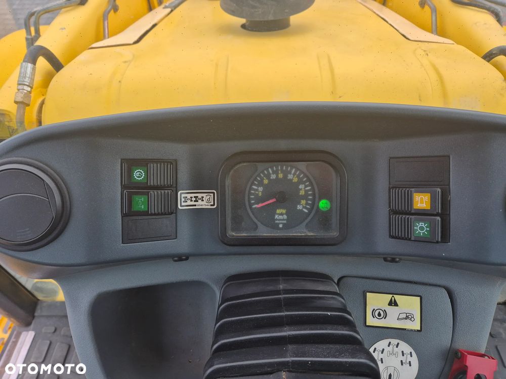 New Holland LB115B/ Maszyna sprowadzona/ - 19