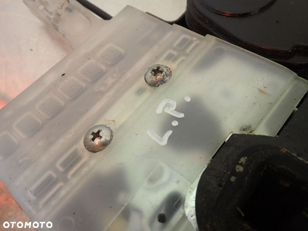 ZAMEK LEWY PRZÓD DRZWI HYUNDAI TUCSON I - 6