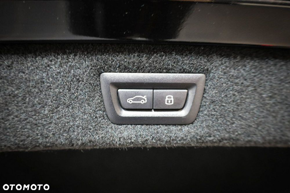BMW Seria 8 - 22