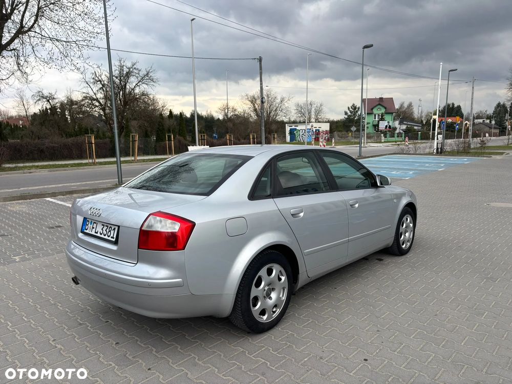 Audi A4 Limousine - 11
