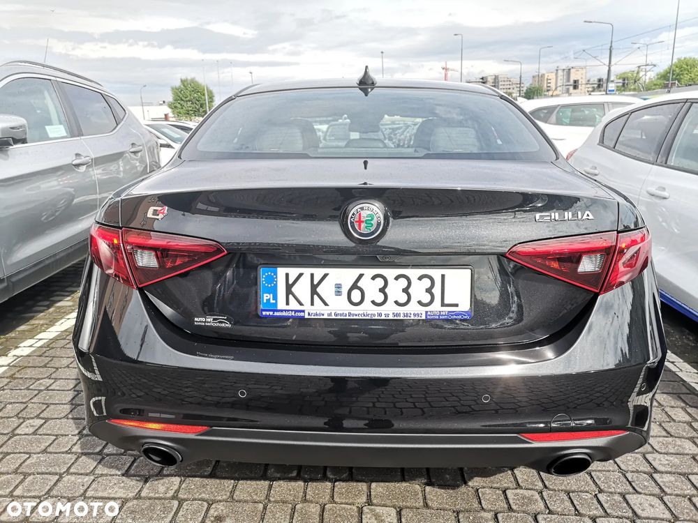 Alfa Romeo Giulia 2.0 Turbo 16V AT8-Q4 Ti - 4