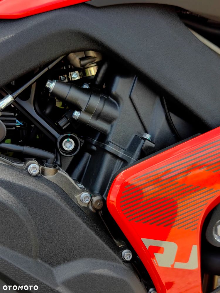 QJMOTOR SRK 800RR - 16