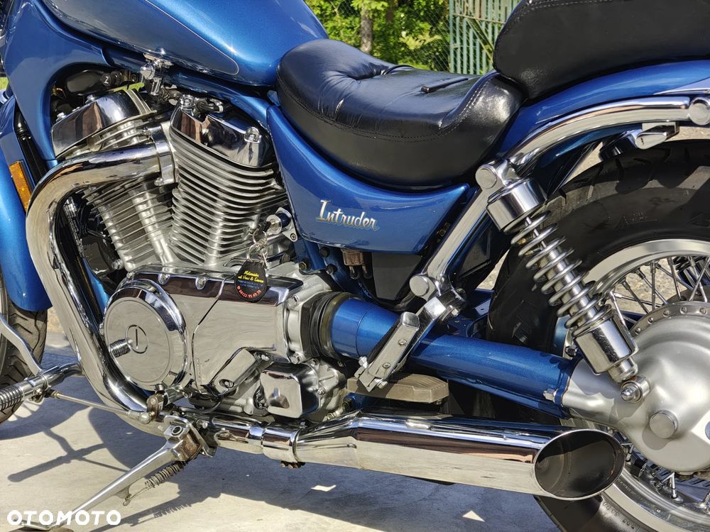 Suzuki Intruder - 13