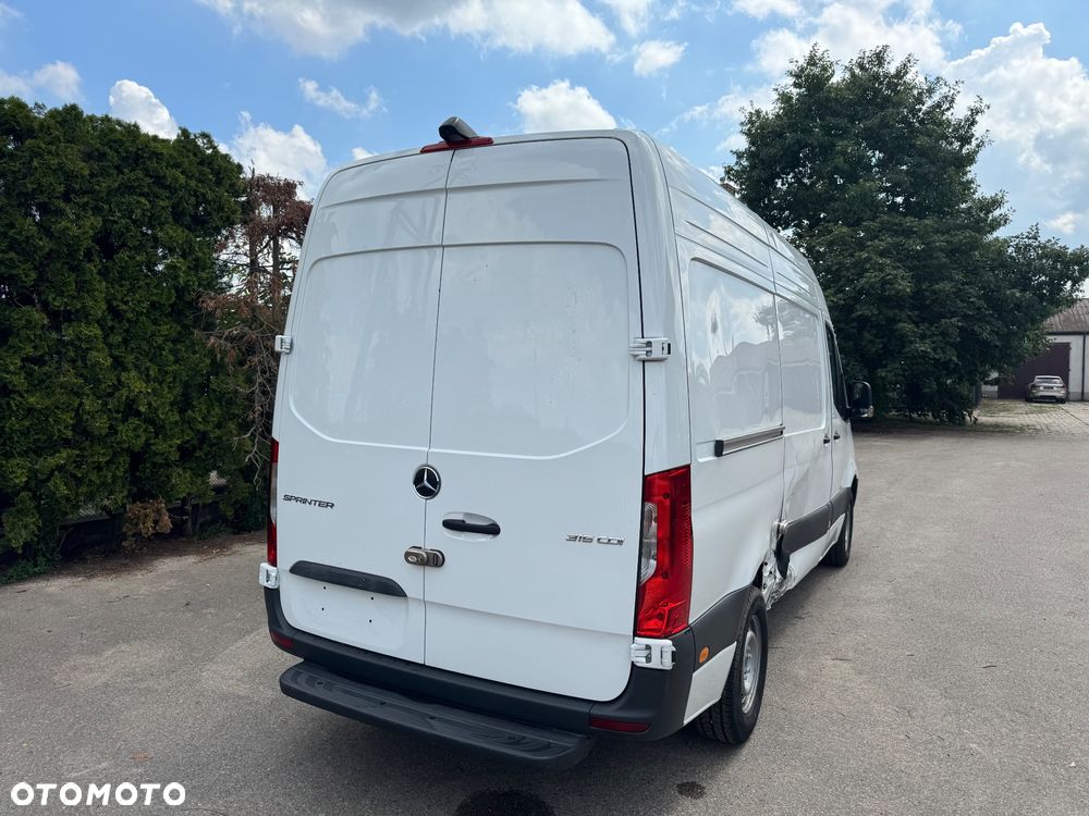 Mercedes-Benz SPRINTER - 16