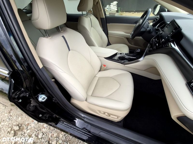 Toyota Camry - 21