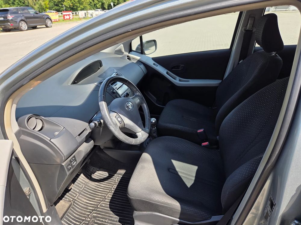 Toyota Yaris - 10