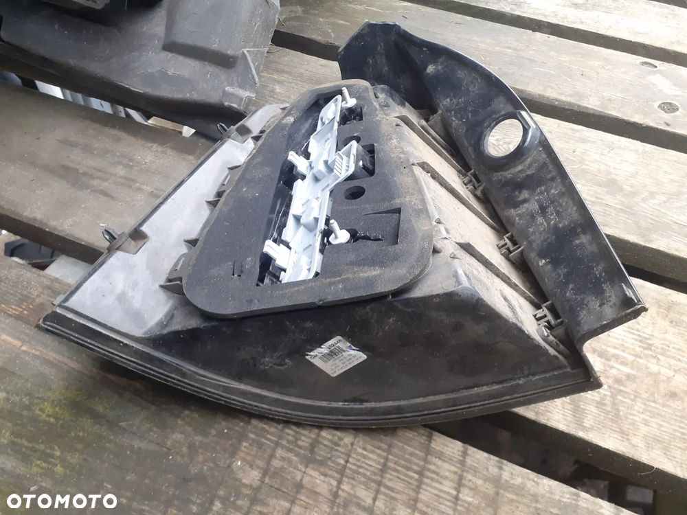 .  TYL TYLNA LAMPA PRAWA OPEL ZAFIRA B - 4