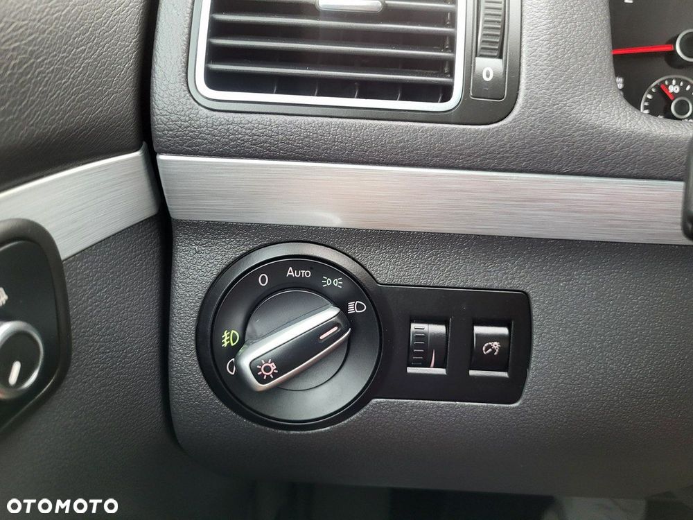 Volkswagen Touran - 30