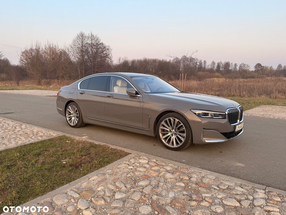 BMW Seria 7 750i xDrive - 1