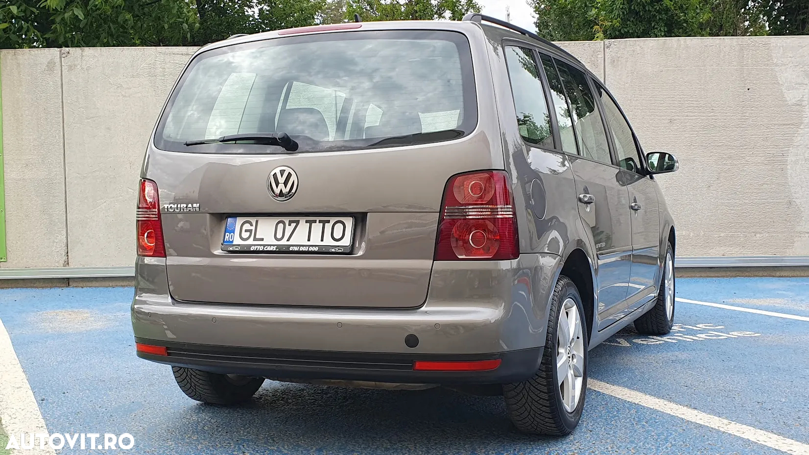 Volkswagen Touran 1.9 TDI DSG United - 15
