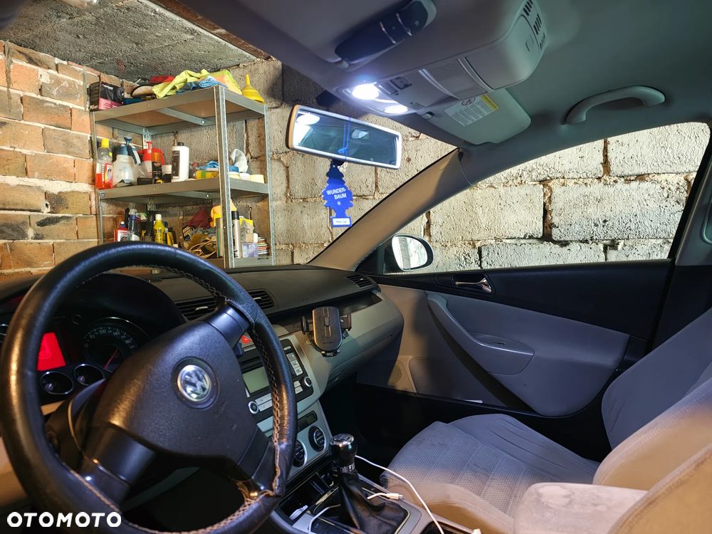 Volkswagen Passat 2.0 TDI DPF Sportline - 19