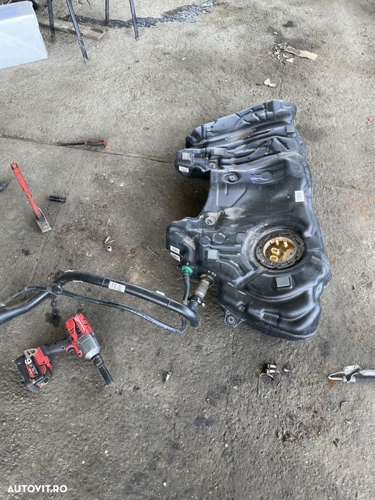 Rezervor pompa combustibil litrometru bmw seria 7 F01 seria 5 F10 520d seria 6 F06 Gran coupe motorina diesel - 1