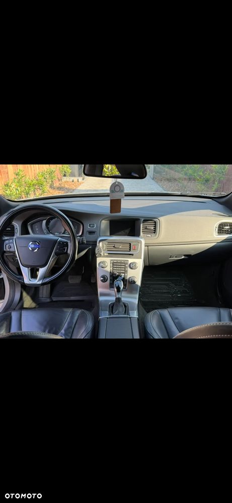 Volvo V60 D4 Geartronic Momentum - 12
