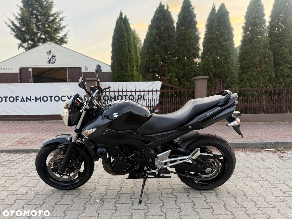 Suzuki GSR - 18