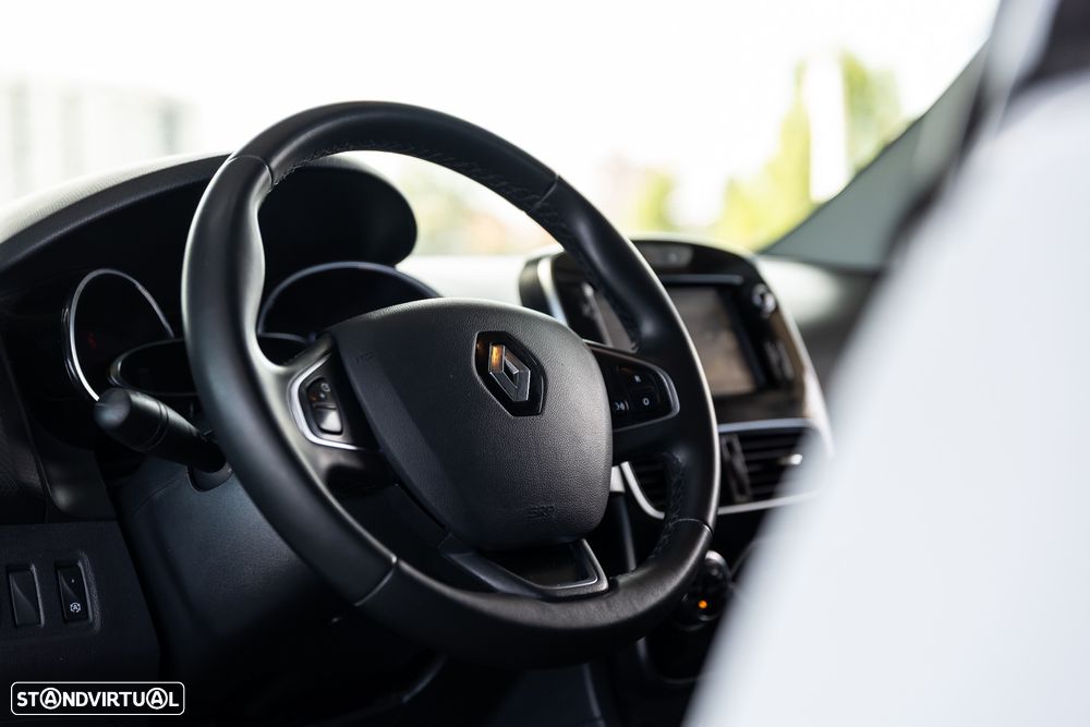 Renault Clio Sport Tourer - 23