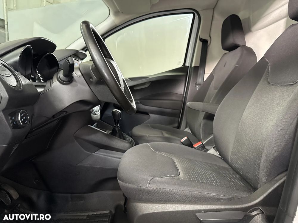 Ford Courier - 21