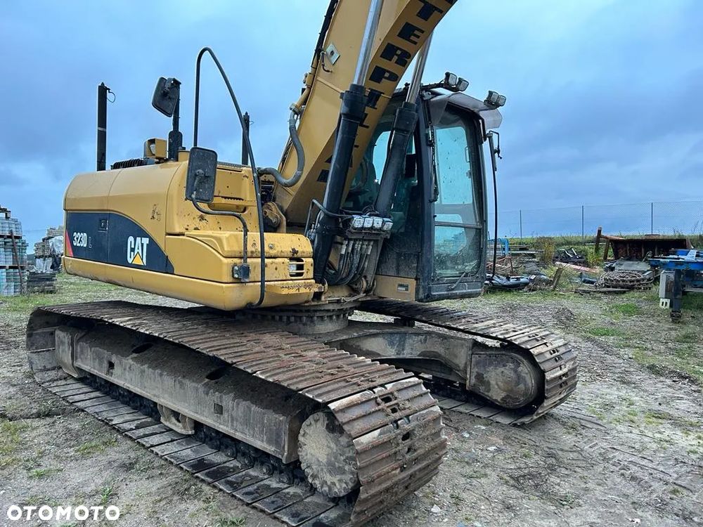 Caterpillar CAT 323D - 1