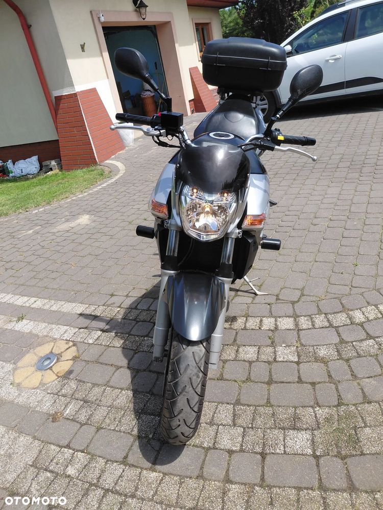 Suzuki GSR - 3