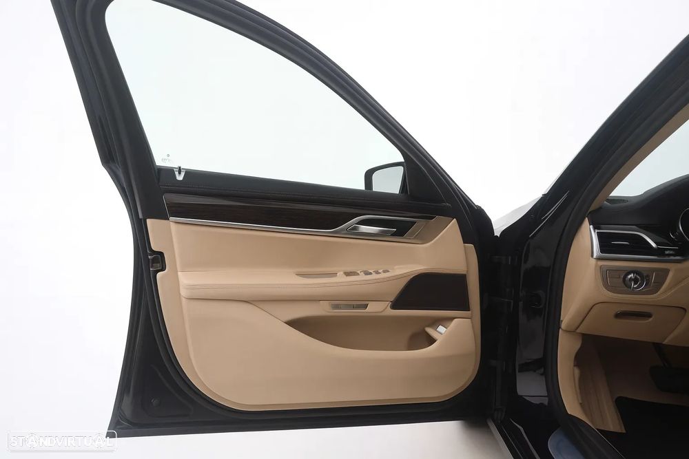 BMW 740 e iPerformance Pack M - 13