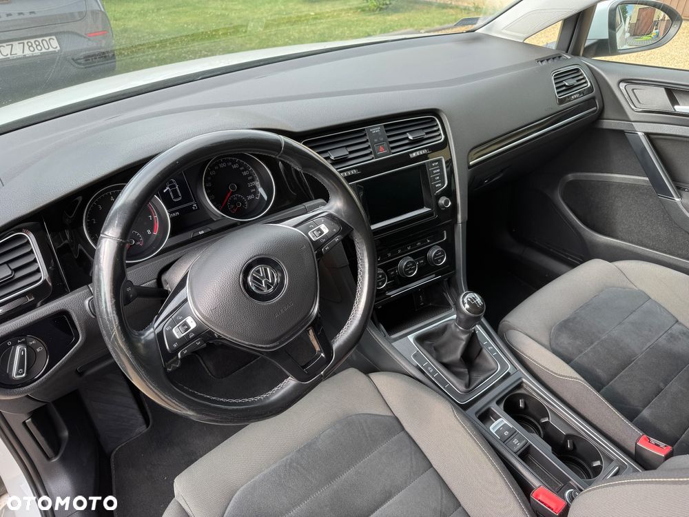 Volkswagen Golf - 6