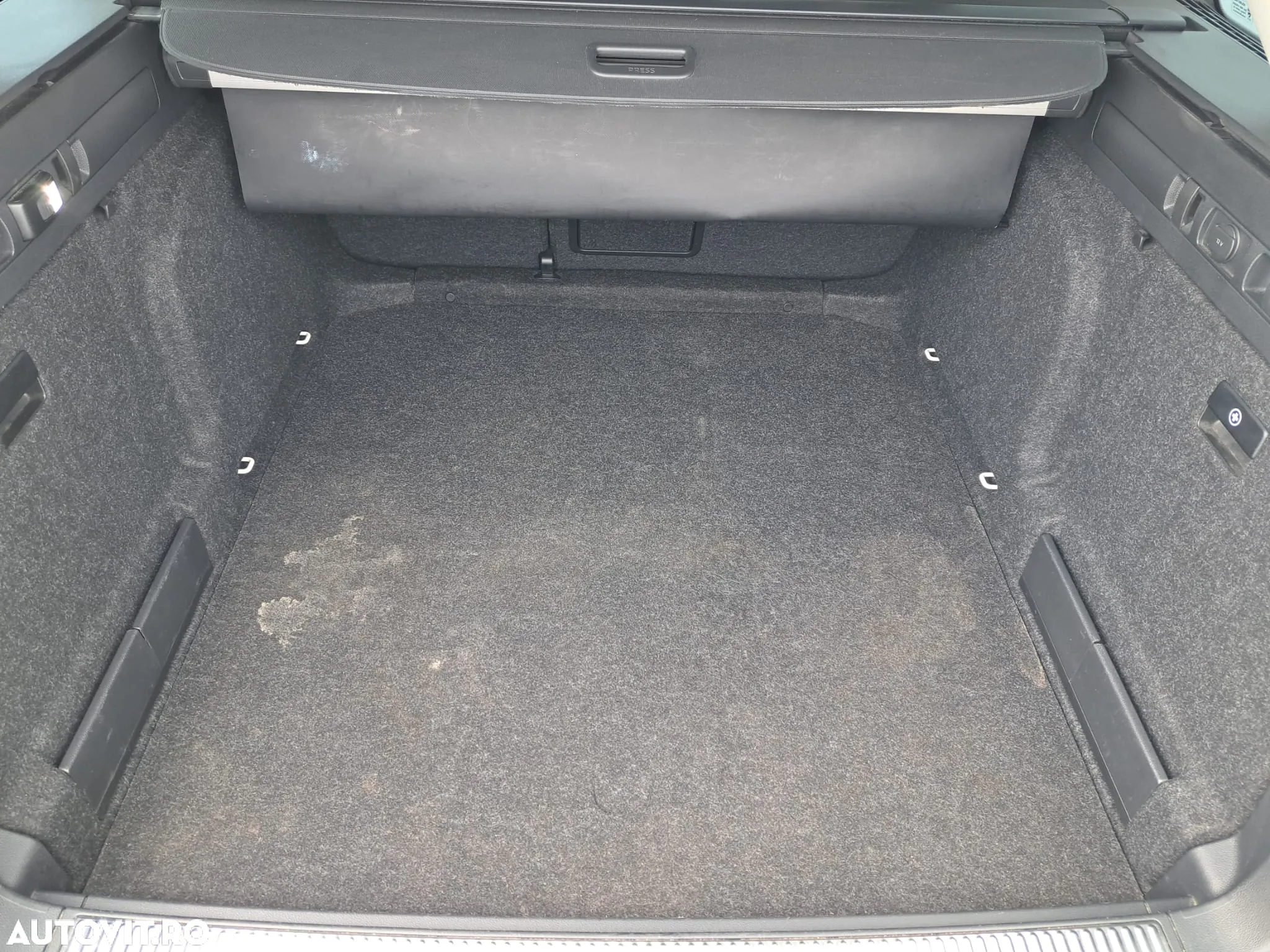 Skoda Superb Combi 2.0 TDI 4X4 DSG Scout - 37