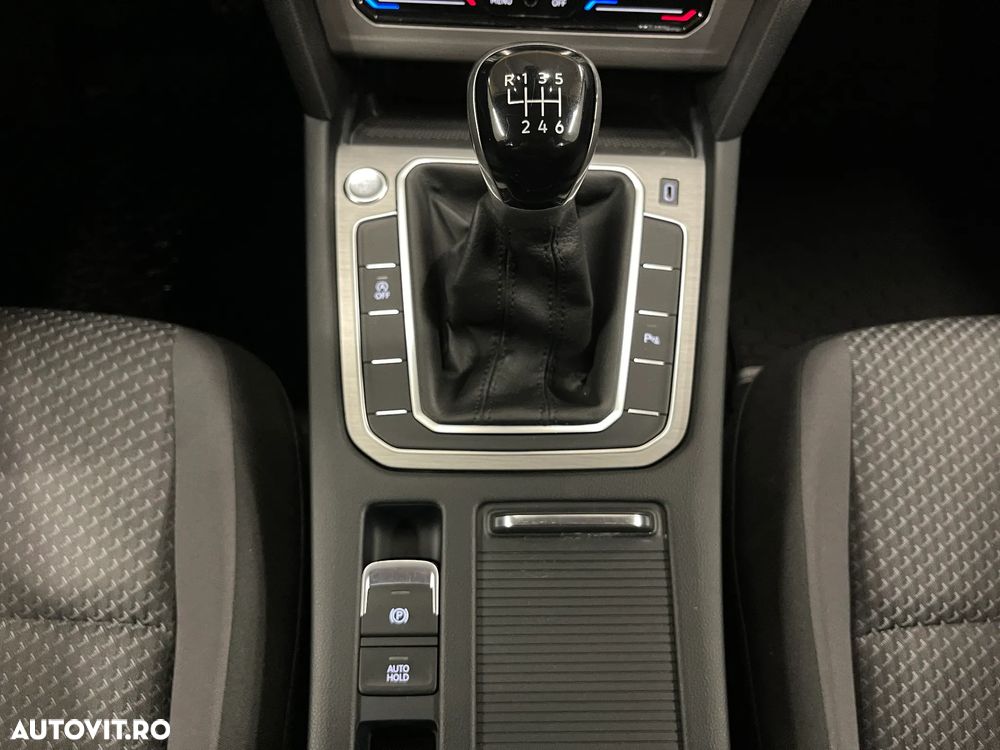 Volkswagen Passat 1.5 TSI ACT Advance - 21