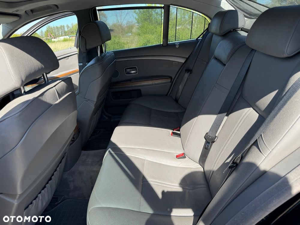 BMW Seria 7 745i - 16