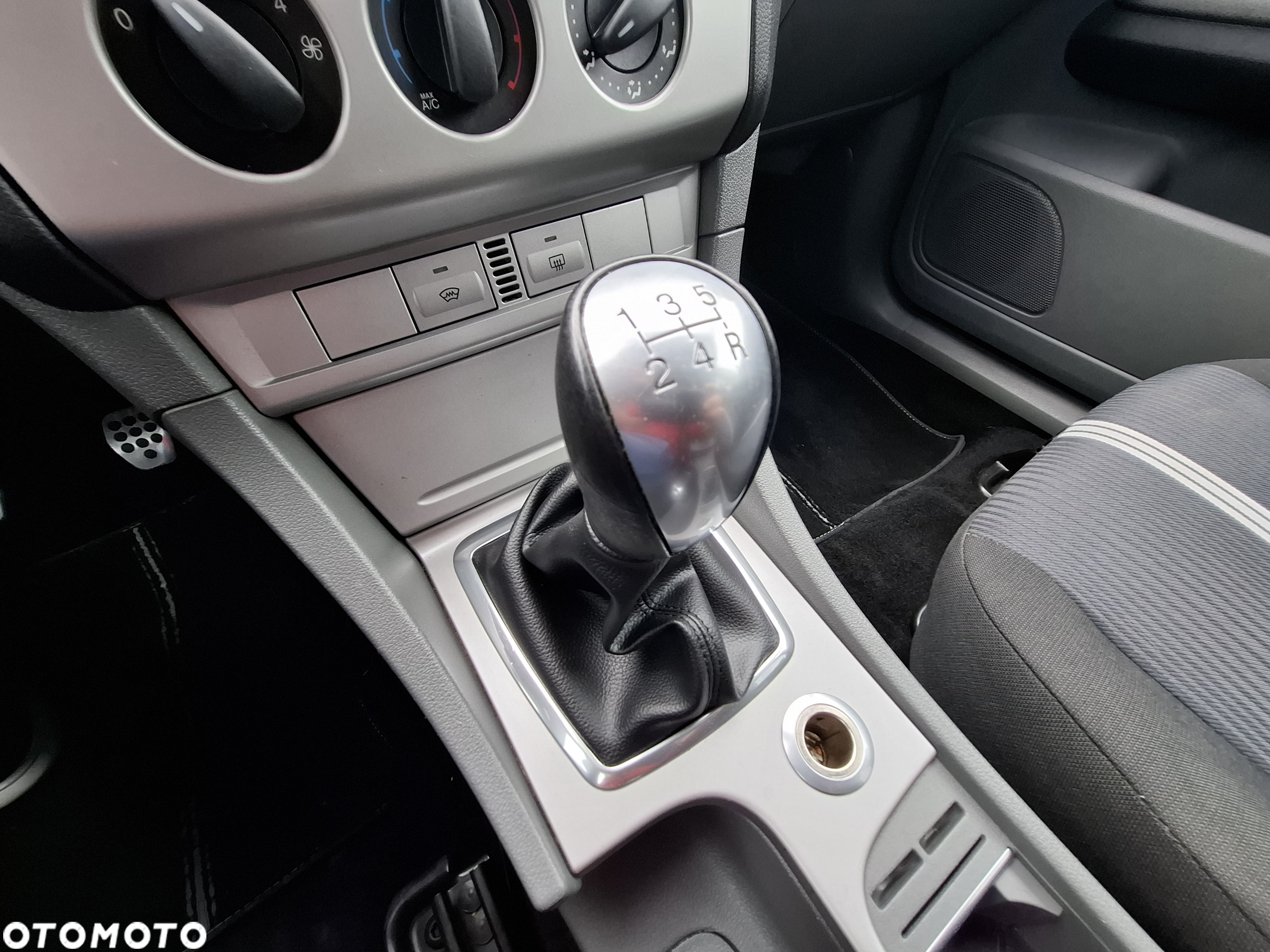 Ford Focus 1.6 Ambiente - 26