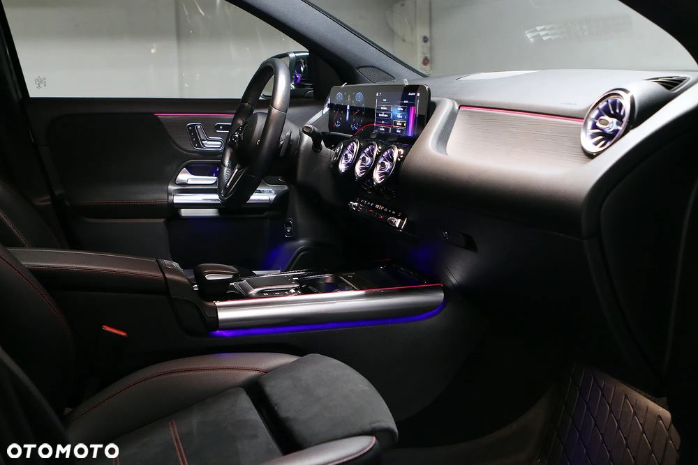 Mercedes-Benz GLA 250 4-Matic AMG Line - 24