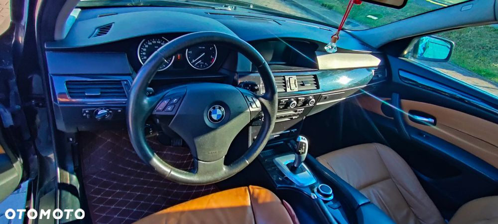 BMW Seria 5 525d xDrive Touring - 8